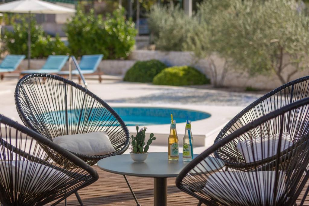 Bazén v ubytování Villa DIVA Holiday House nebo v jeho okolí
