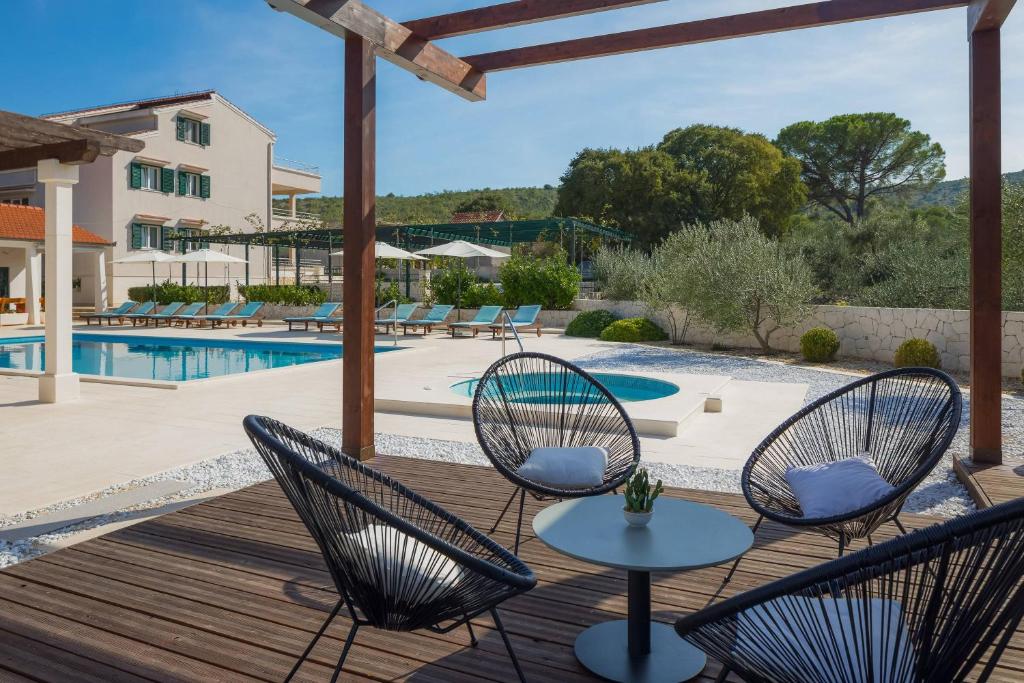Bazén v ubytování Villa DIVA Holiday House nebo v jeho okolí