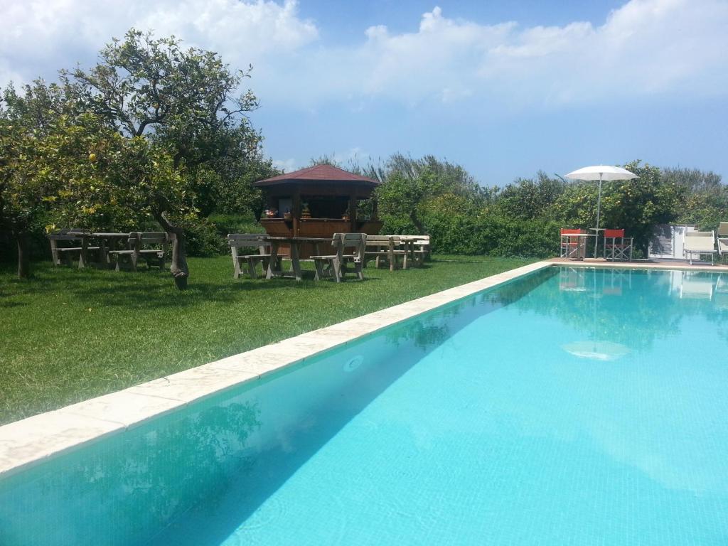 Bazén v ubytování Agriturismo Galea nebo v jeho okolí