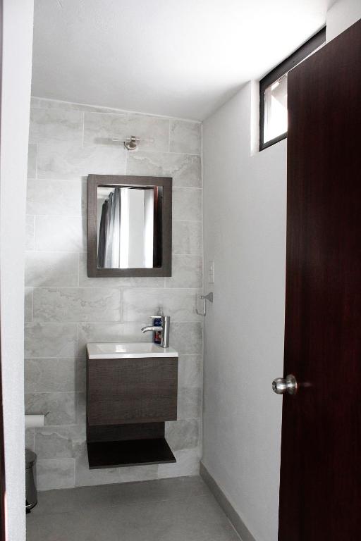Koupelna v ubytování Suites ciento 37