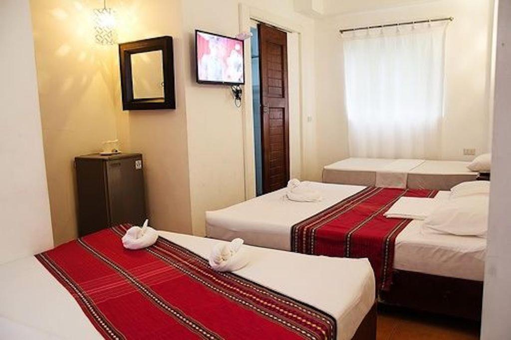 Postel nebo postele na pokoji v ubytování Boracay Ocean Bay Hotel