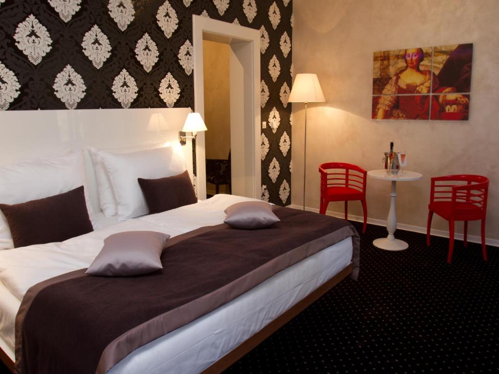 Postel nebo postele na pokoji v ubytování EA Hotel Tereziánský dvůr