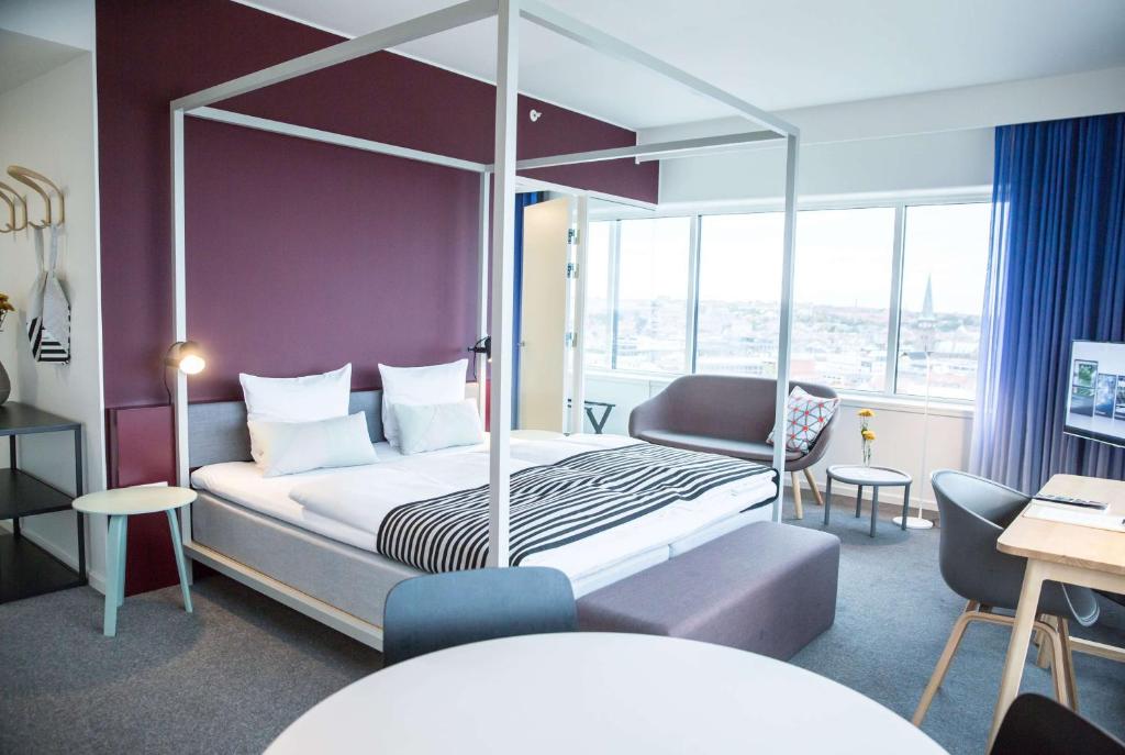 
1 Double Bed, Corner Room, Non-Smoking
