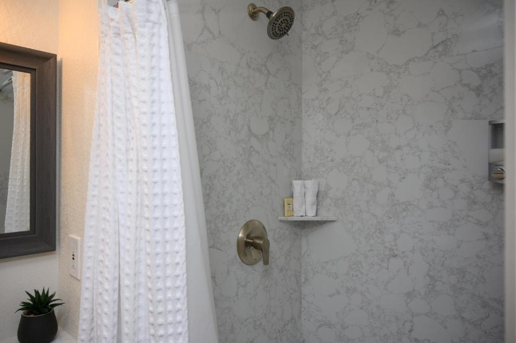 Shell Beach Inn photo