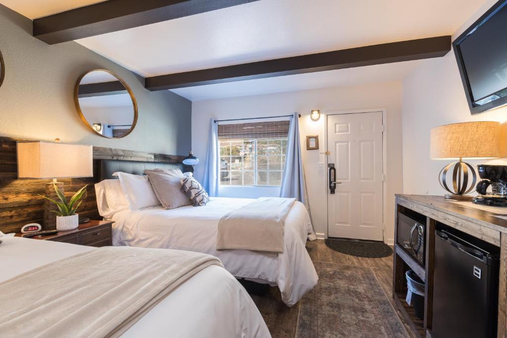 Shell Beach Inn photo