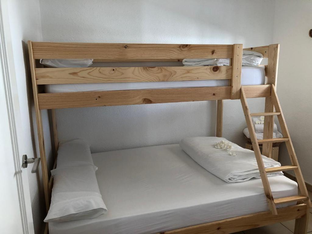 Poschodová posteľ alebo postele v izbe v ubytovaní El Chalet
