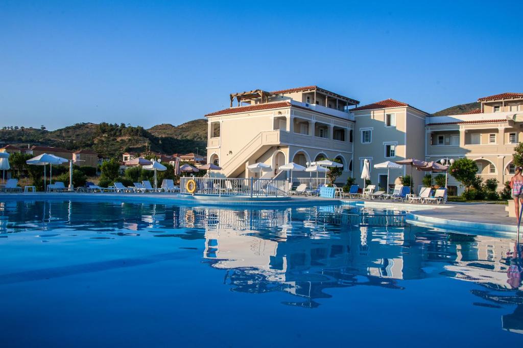 Bazén v ubytování Klelia Beach Hotel by Zante Plaza nebo v jeho okolí