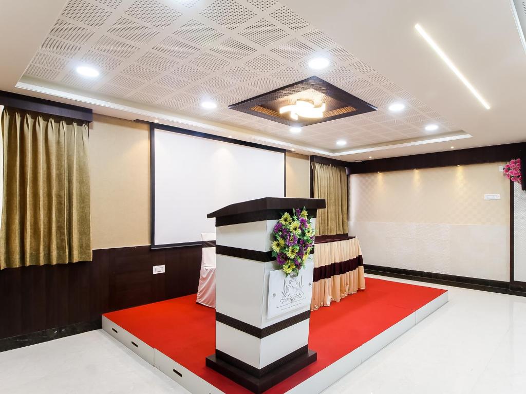 Fotografie z fotogalerie ubytování Hotel STM Palace v destinaci Kójamputtúr
