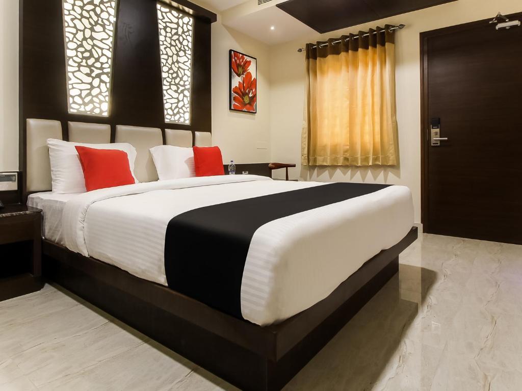 Postel nebo postele na pokoji v ubytování Hotel STM Palace