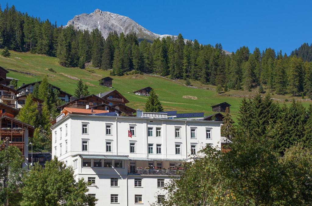Nespecifikovaný výhled na hory nebo výhled na hory při pohledu z hotelu