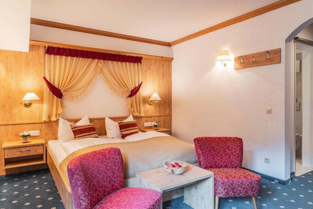 Postel nebo postele na pokoji v ubytování Hotel Erna
