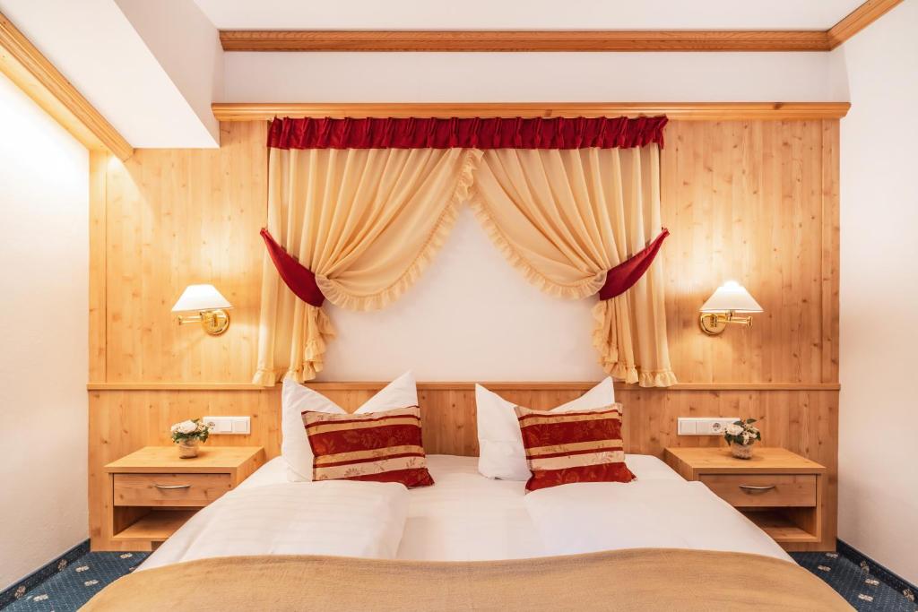 Postel nebo postele na pokoji v ubytování Hotel Erna
