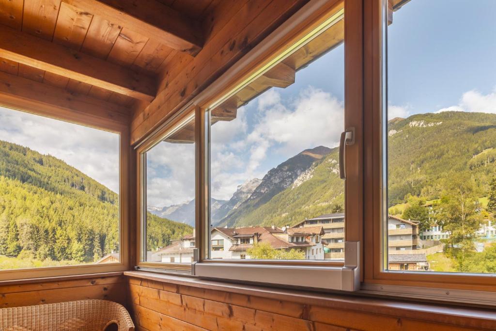 Nespecifikovaný výhled na hory nebo výhled na hory při pohledu z hotelu