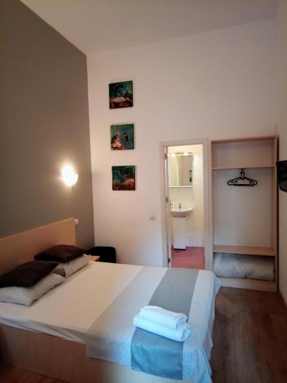Postel nebo postele na pokoji v ubytování Central Guesthouse