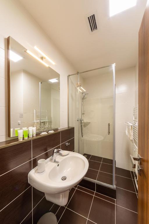 Koupelna v ubytování Bohemia Inn Hotel