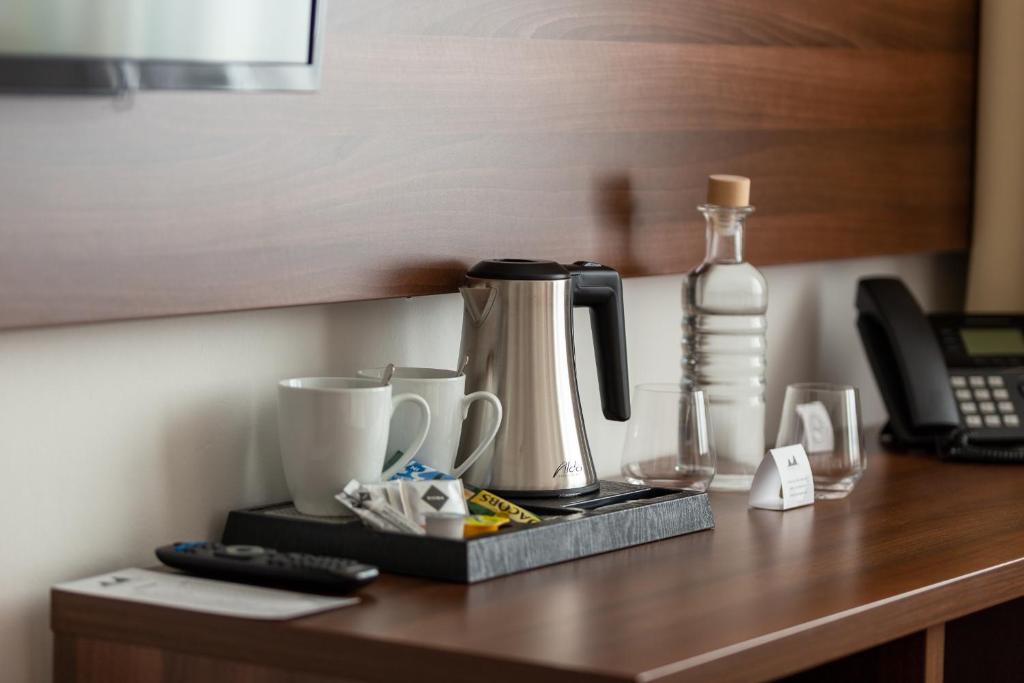 Příslušenství pro přípravu čaje a kávy v ubytování Bohemia Inn Hotel