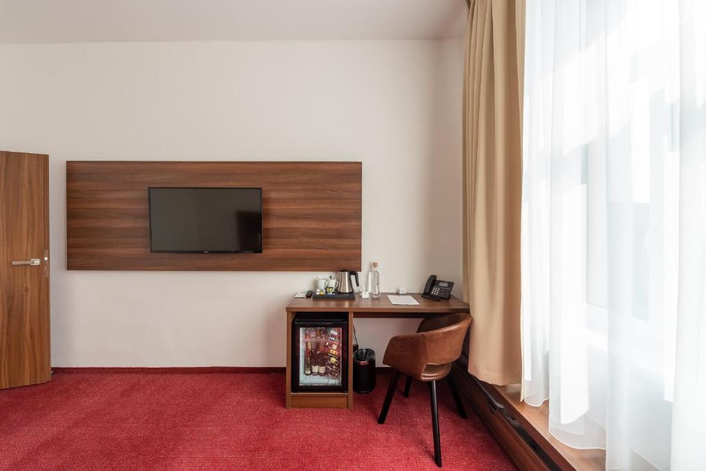 TV a/nebo společenská místnost v ubytování Bohemia Inn Hotel