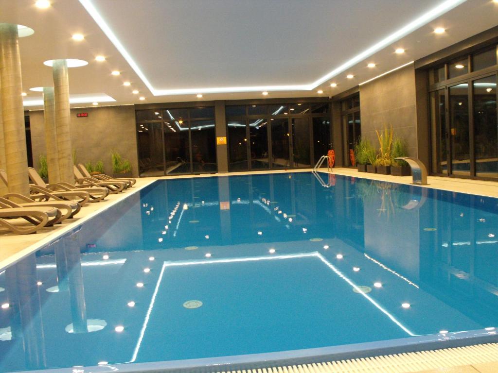Bazén v ubytovaní Apartament Bałtyk Polanki Park, basen, sauna, fitness, sala zabaw dla dzieci alebo v jeho blízkosti