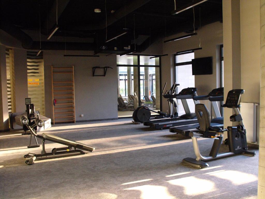 Posilňovňa alebo fitness centrum v ubytovaní Apartament Bałtyk Polanki Park, basen, sauna, fitness, sala zabaw dla dzieci