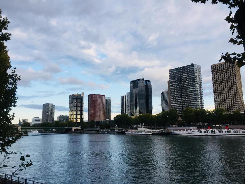 Une nuit près de la Tour Eiffel