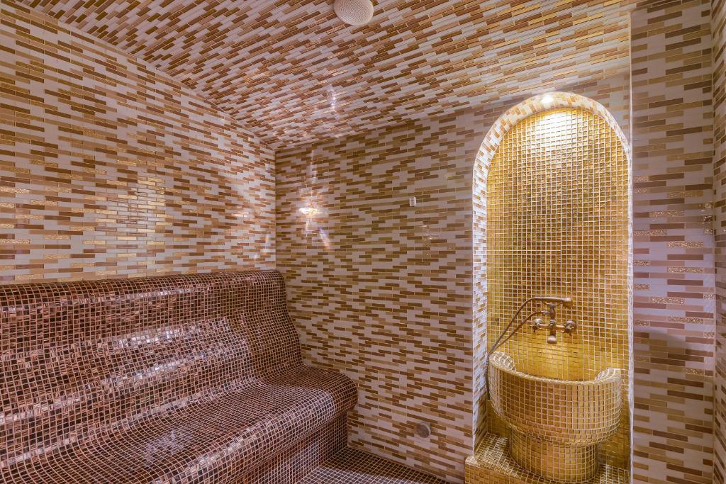 Koupelna v ubytování Vega Hotel