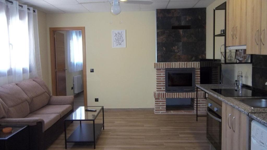 Кухня или мини-кухня в Apartamentos "Casa Rural de Aldea"
