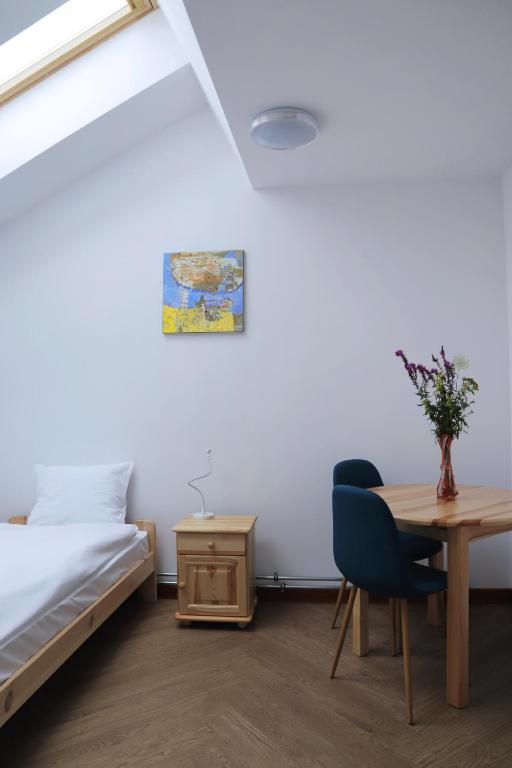 Łóżko lub łóżka w pokoju w obiekcie ArtRooms Pokoje Gościnne