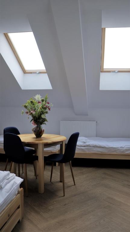 Łóżko lub łóżka w pokoju w obiekcie ArtRooms Pokoje Gościnne