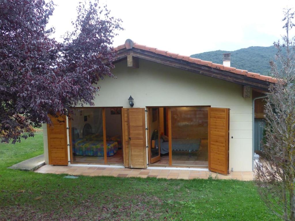 a small house with sliding glass doors at Una casa con vistas en Pobes in Pobes