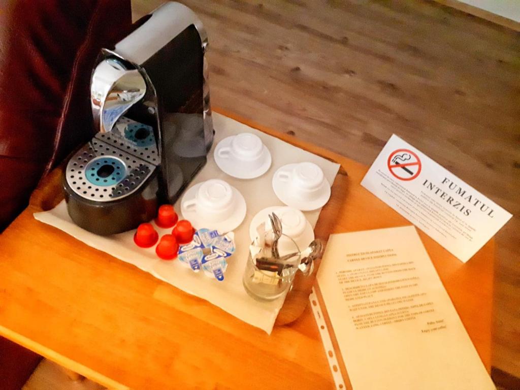 Facilități de preparat ceai și cafea la Motel Perla Sigheteana
