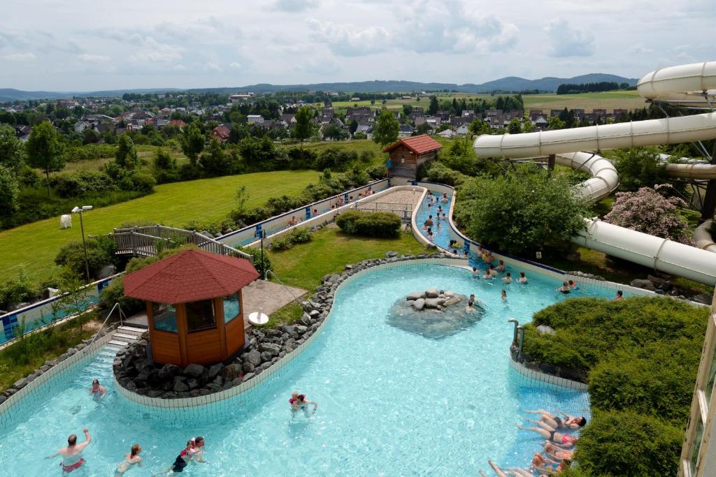 Bazén v ubytování Hotel Hochsauerland by Center Parcs nebo v jeho okolí