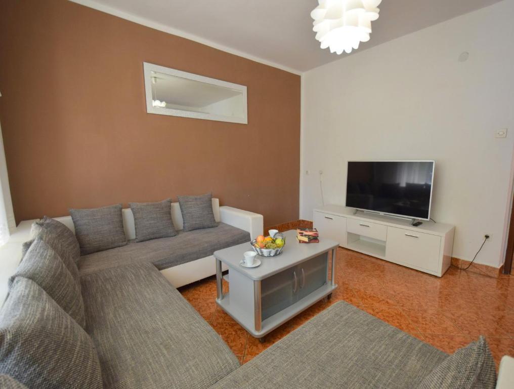 TV a/nebo společenská místnost v ubytování Apartments Blazevic