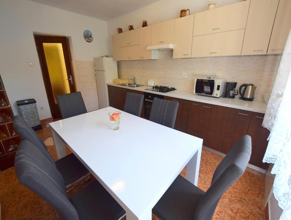 Kuchyň nebo kuchyňský kout v ubytování Apartments Blazevic