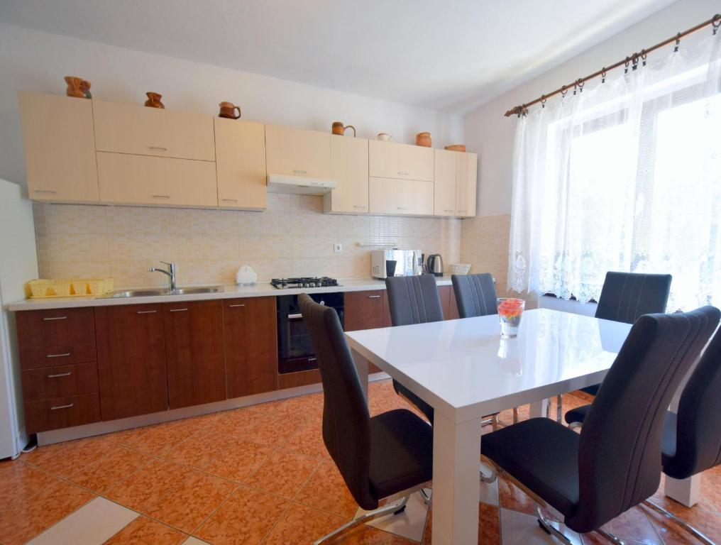 Kuchyň nebo kuchyňský kout v ubytování Apartments Blazevic
