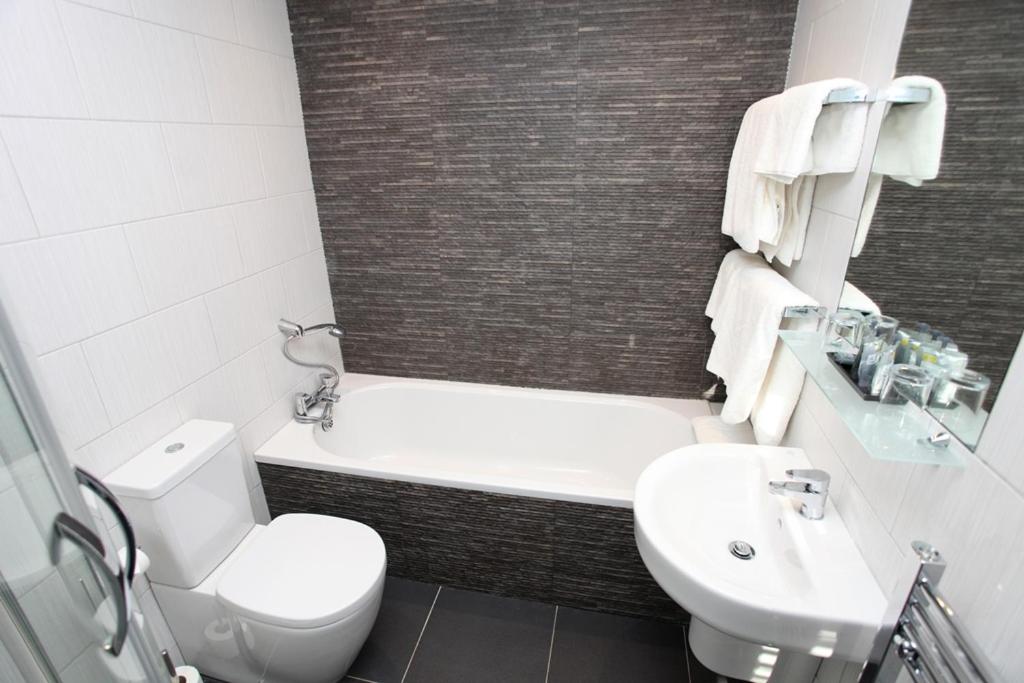 Ascot House - Resim 21