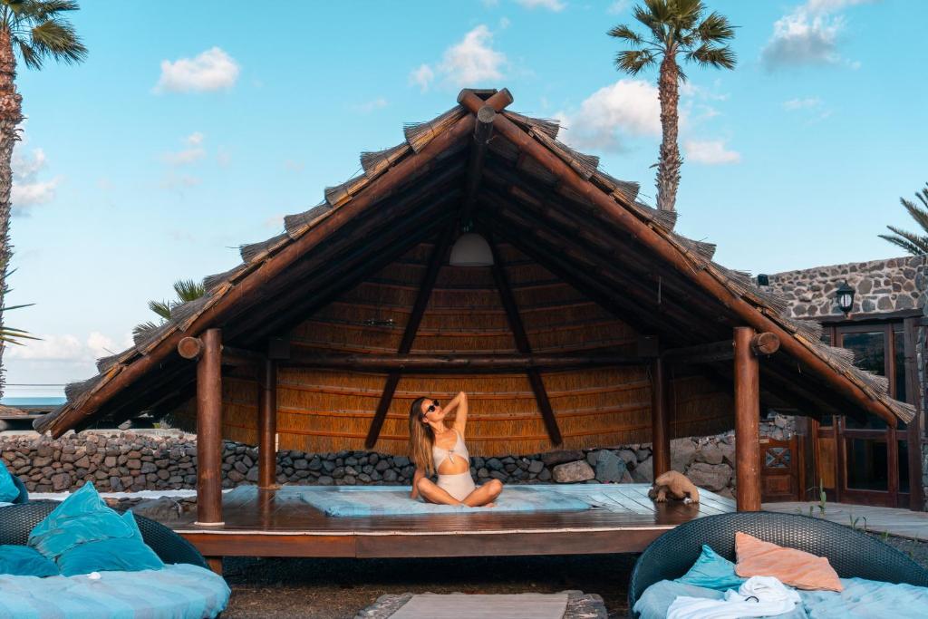 Zdjęcie z galerii obiektu Finca De Arrieta Village - Yurts and Stone Cottages - Shared Pool - Walking distance to Arrieta Beach - Off Grid w mieście Tabayesco