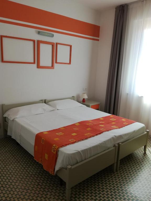 Postel nebo postele na pokoji v ubytování Albergo Dei 10 Colori