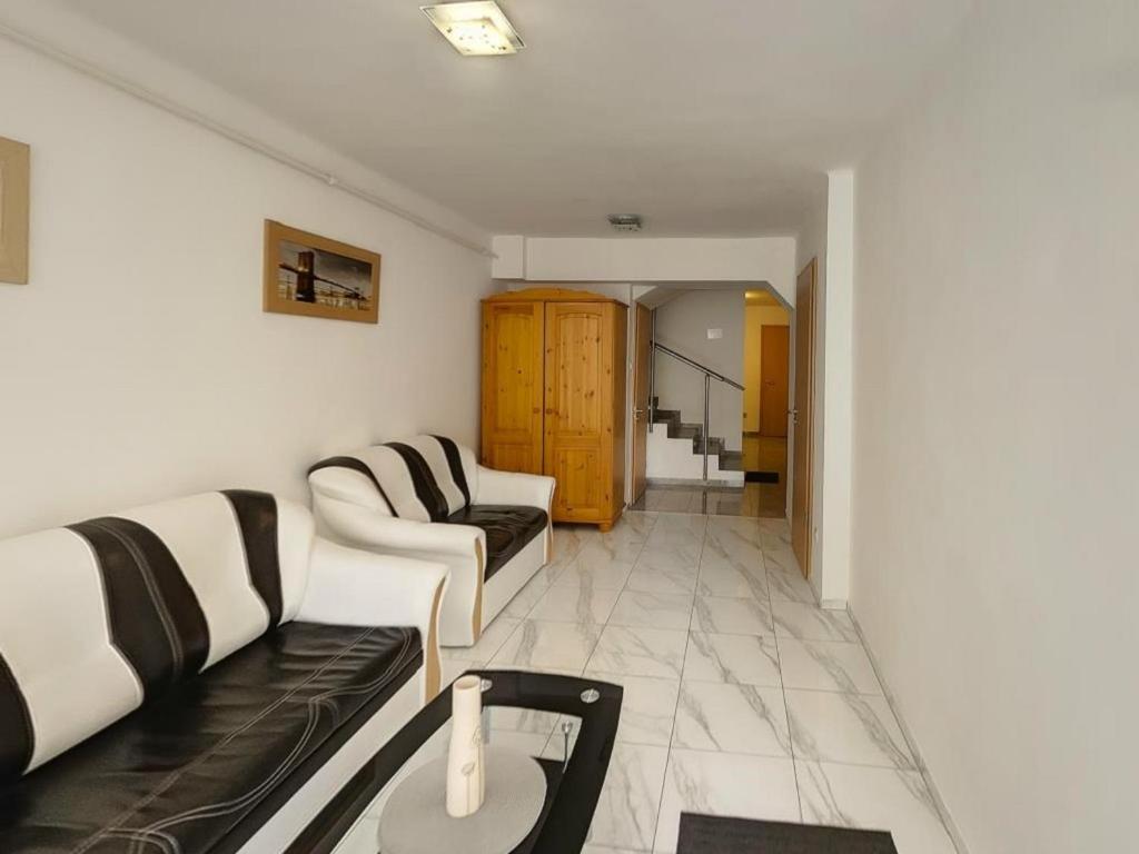 Posedenie v ubytovaní Hajnalház Apartments