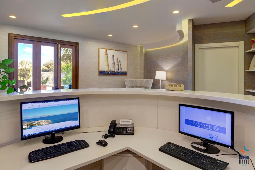 TV a/nebo společenská místnost v ubytování FAVIGNANA HOTEL Concept Holiday