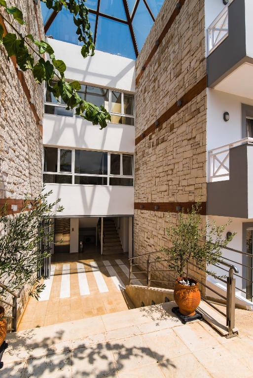 Budova, kde se aparthotel nachází
