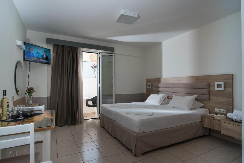Postel nebo postele na pokoji v ubytování Vagelis Apartments Malia