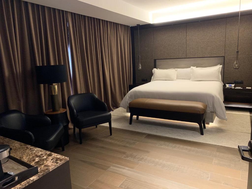 Postel nebo postele na pokoji v ubytování Eb Hotel By Eurobuilding Quito Airport