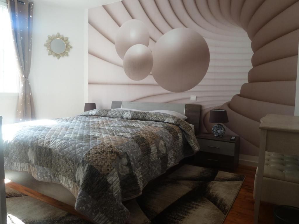 Postel nebo postele na pokoji v ubytování Maison Elizondoa - chambres, restaurant et SPA