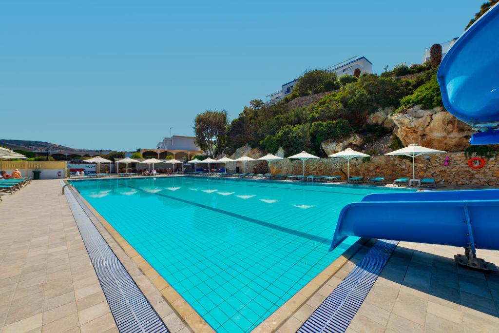 Бассейн в Dolphin Bay Seaside Resort & Suites или поблизости