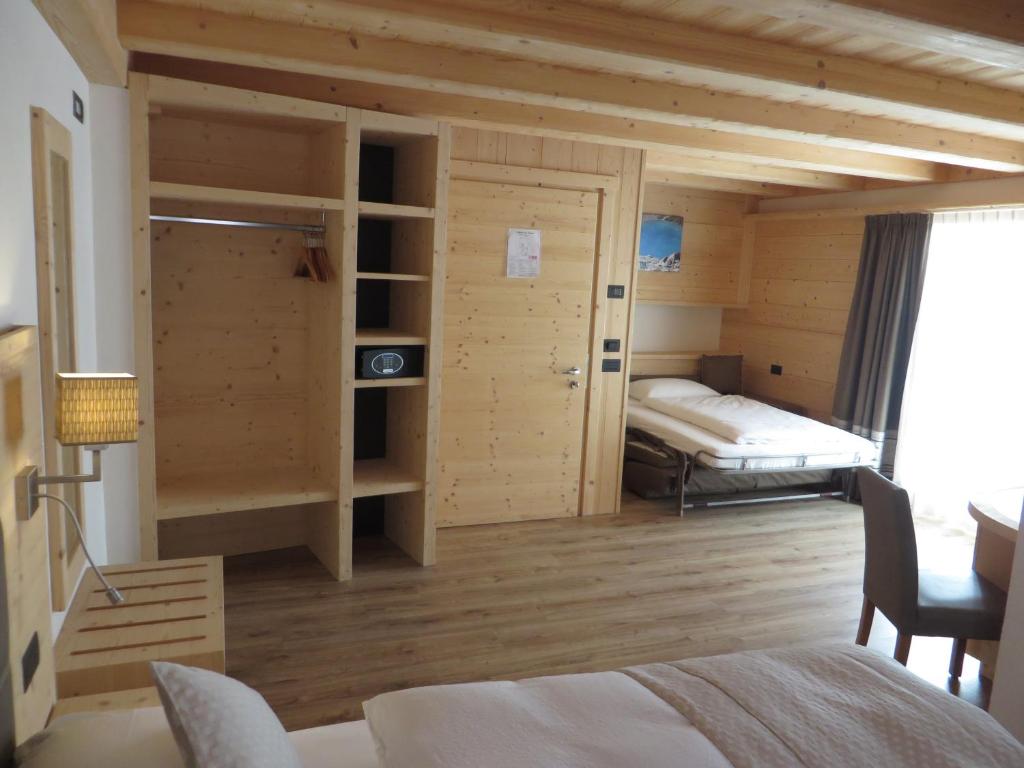 Łóżko lub łóżka w pokoju w obiekcie B&B Ecohotel Chalet des Alpes