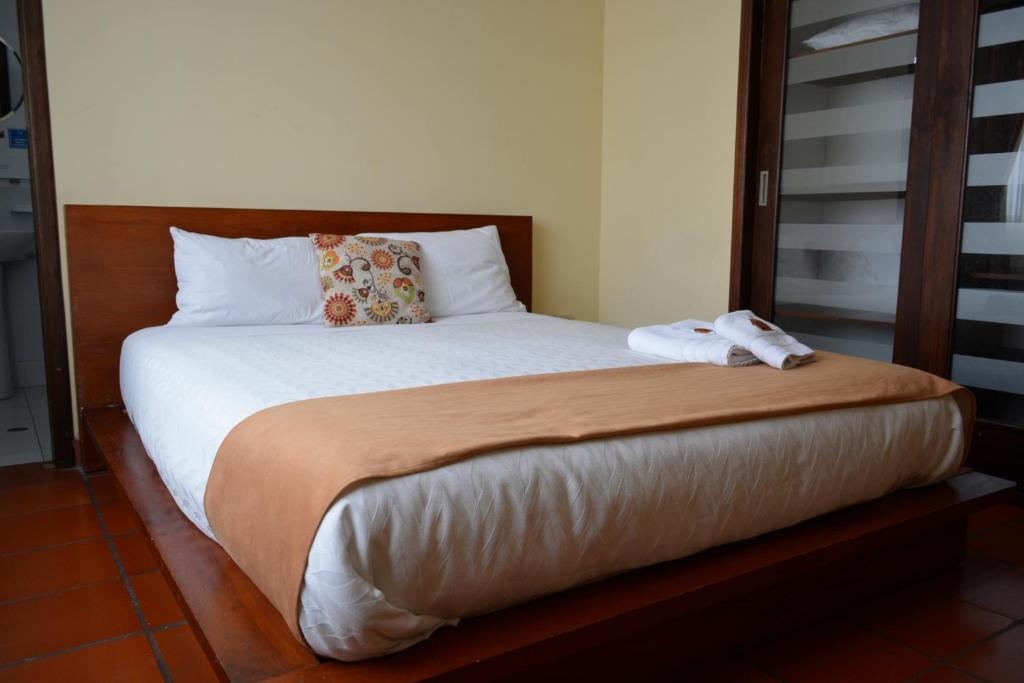 Postel nebo postele na pokoji v ubytování Hotel Casa Kolping Quito