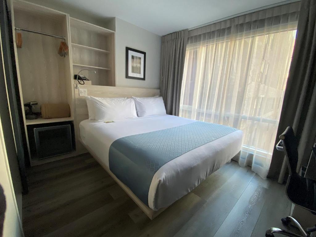 Wingate by Wyndham New York Midtown South/5th Ave - King Room - Non-Smoking
