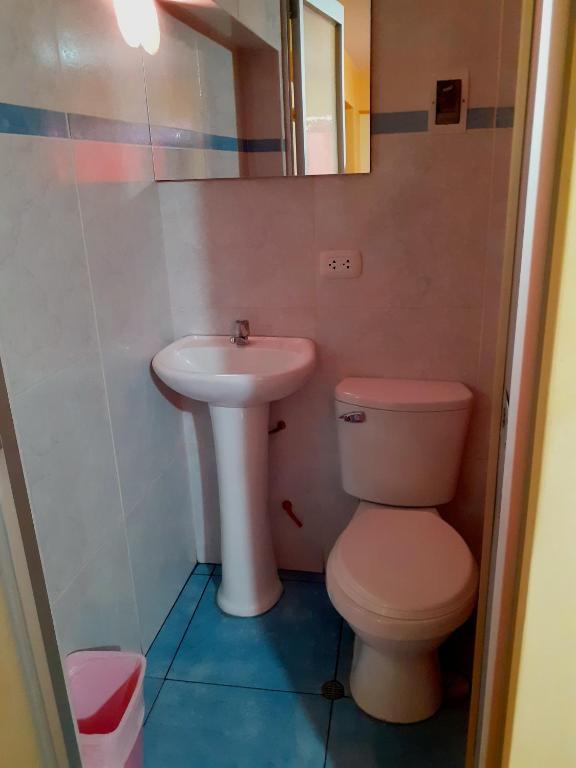 Koupelna v ubytování Hostal kuntur cusco