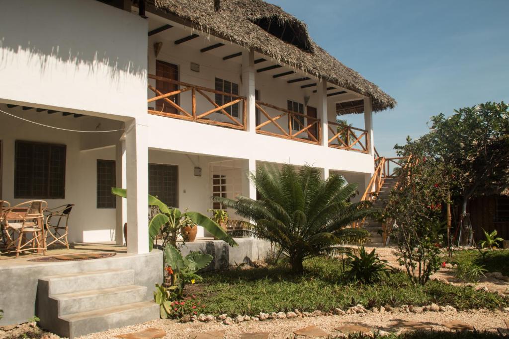 a view of the front of the house at Villa Kiota in Paje