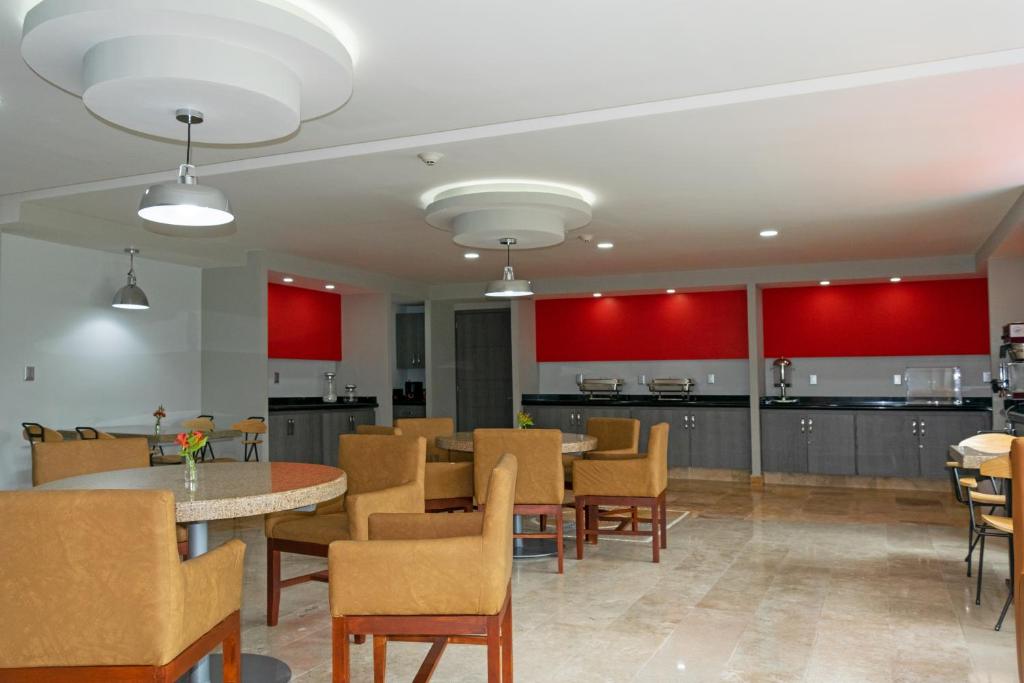Kuchyň nebo kuchyňský kout v ubytování Hotel 5 Inn Plus